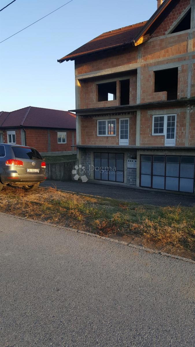 Hiša Podvinje, Slavonski Brod, 720m2