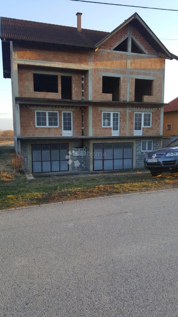 Hiša Podvinje, Slavonski Brod, 720m2