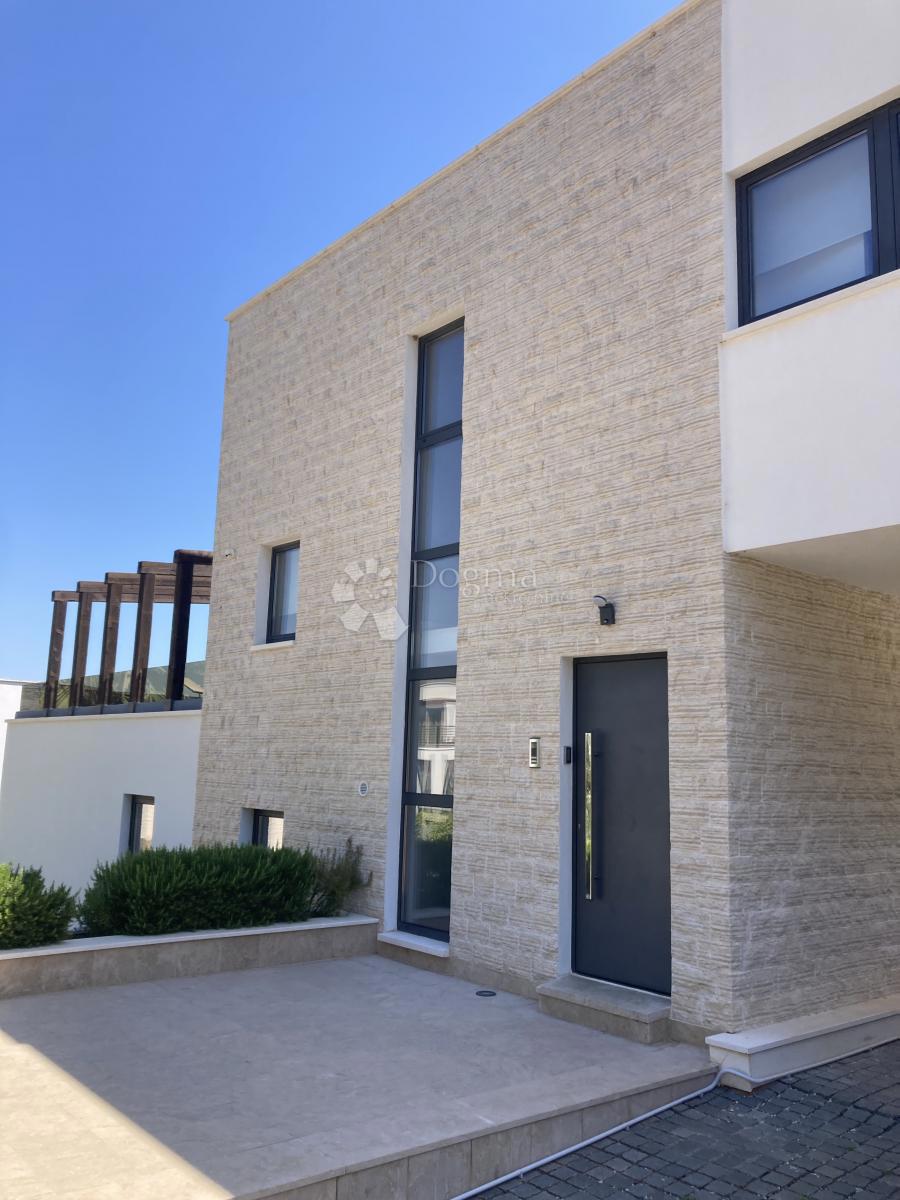 Ekskluzivna vila ob morju s panoramskim razgledom in zasebno wellness oazo na otoku Čiovo
