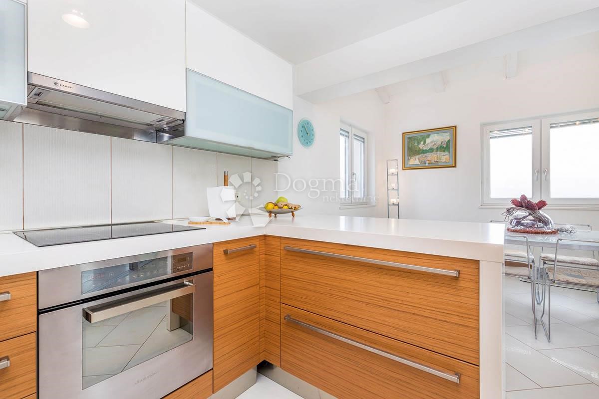 Stanovanje Opatija - Centar, Opatija, 222m2