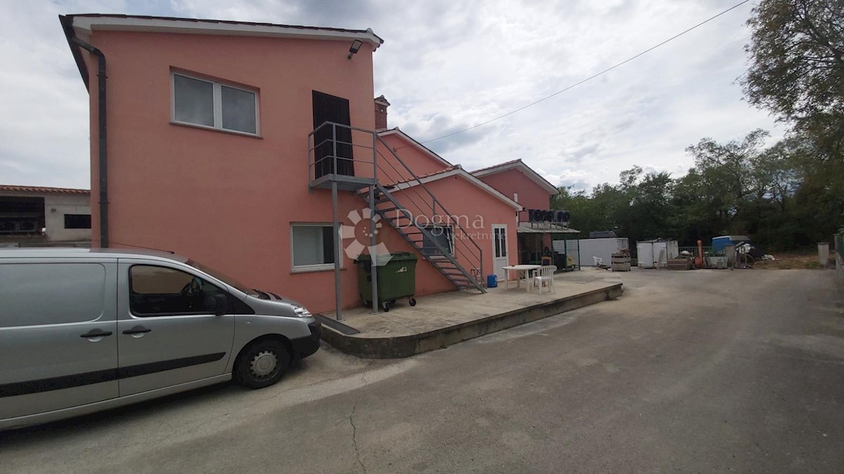 Poslovni prostor Labin, 401m2