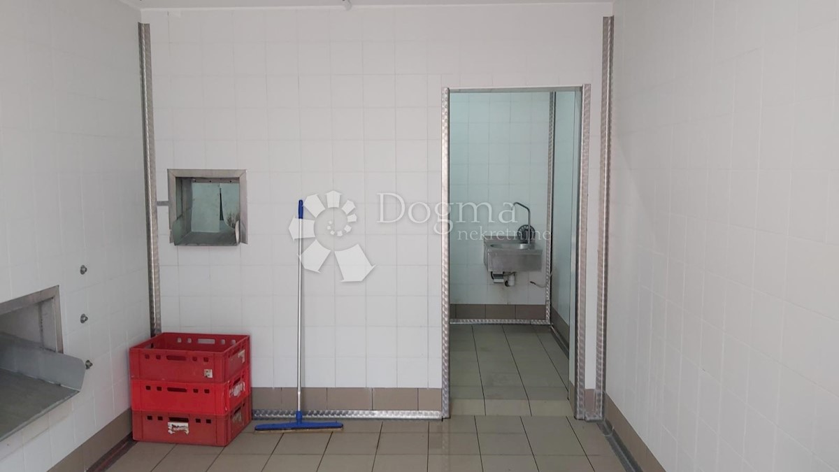 Poslovni prostor Labin, 401m2