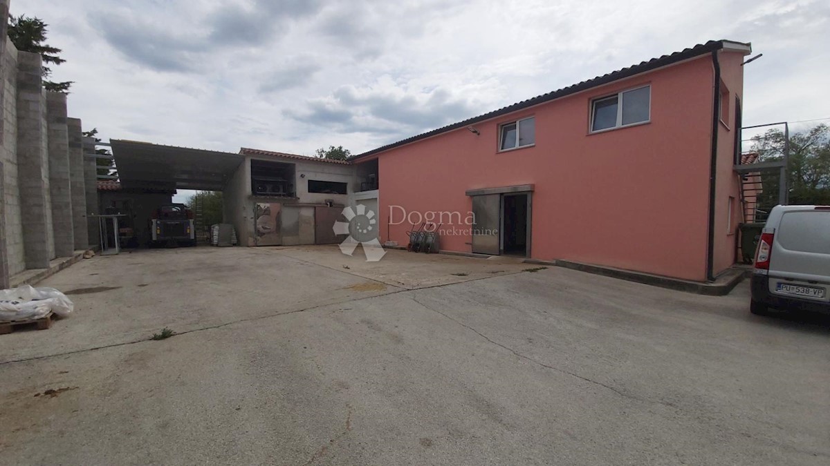 Poslovni prostor Labin, 401m2