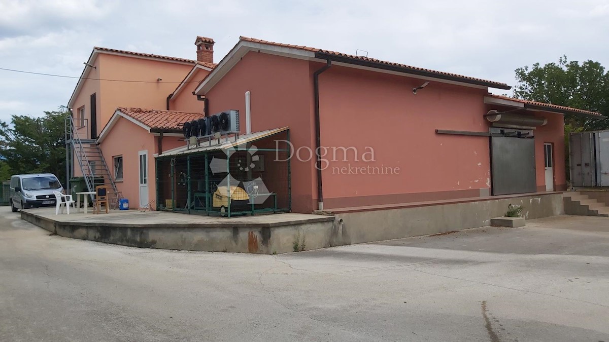 Poslovni prostor Labin, 401m2