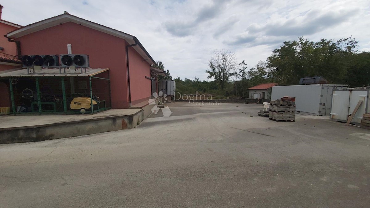 Poslovni prostor Labin, 401m2