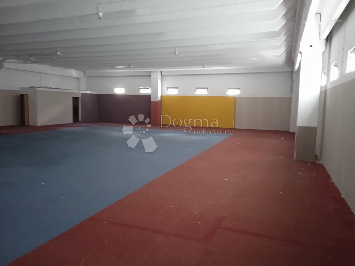 Poslovni prostor Kaštanjer, Pula, 1.100m2