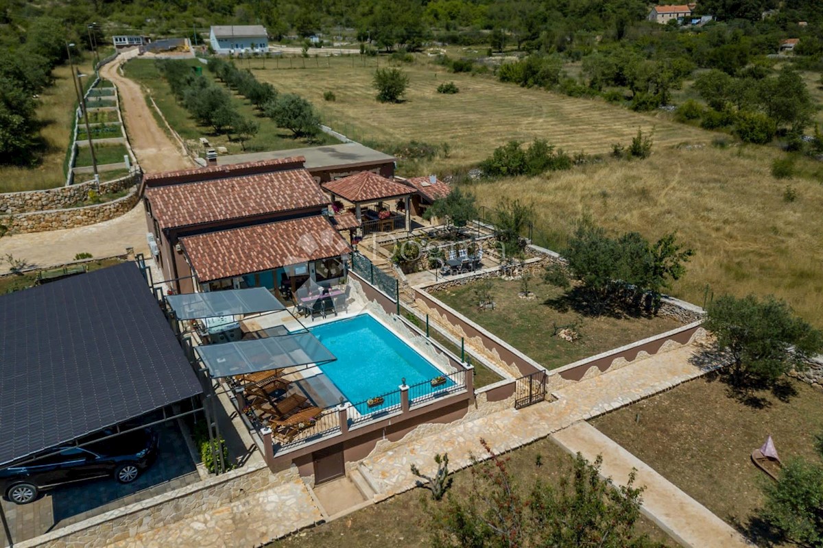 Hiša Divojevići, Lećevica, 300m2