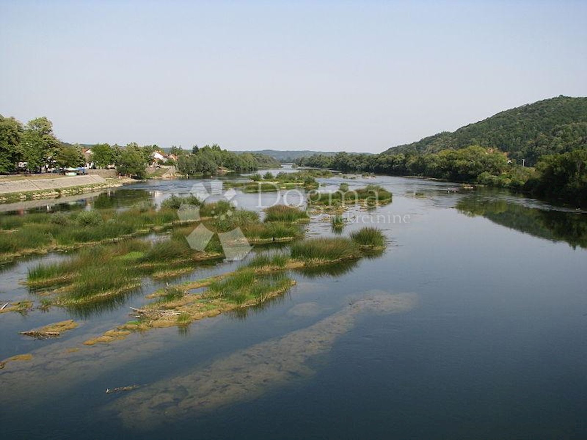 Hiša Unčani, Dvor, 120m2