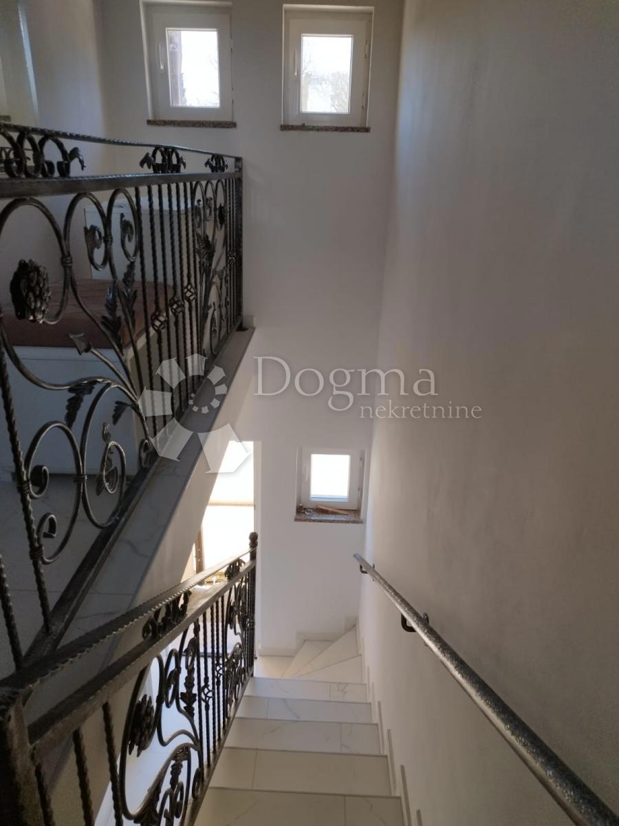 Hiša Rovinjsko Selo, Rovinj, 450m2