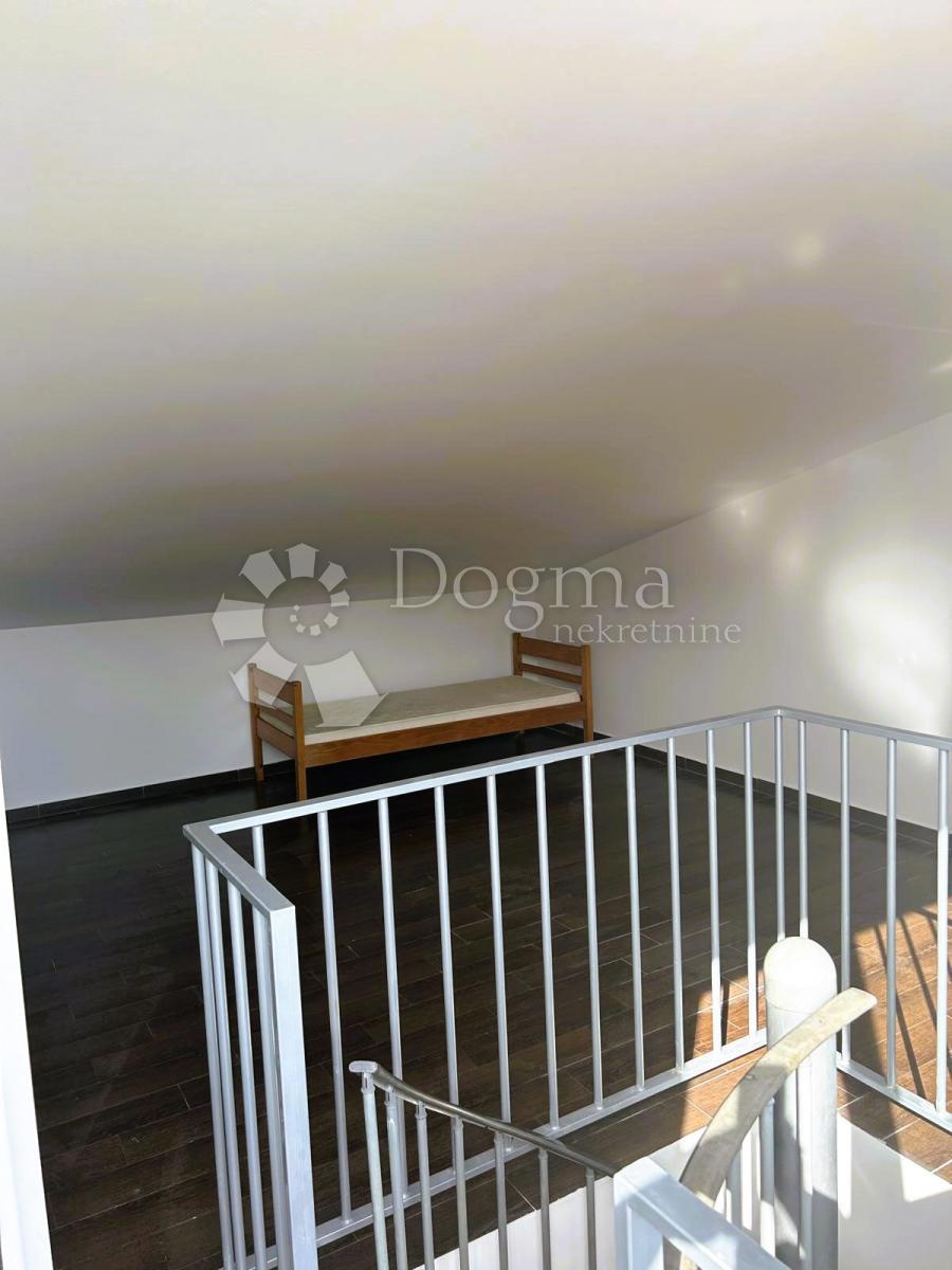 Stanovanje Mundanije, Rab, 75m2