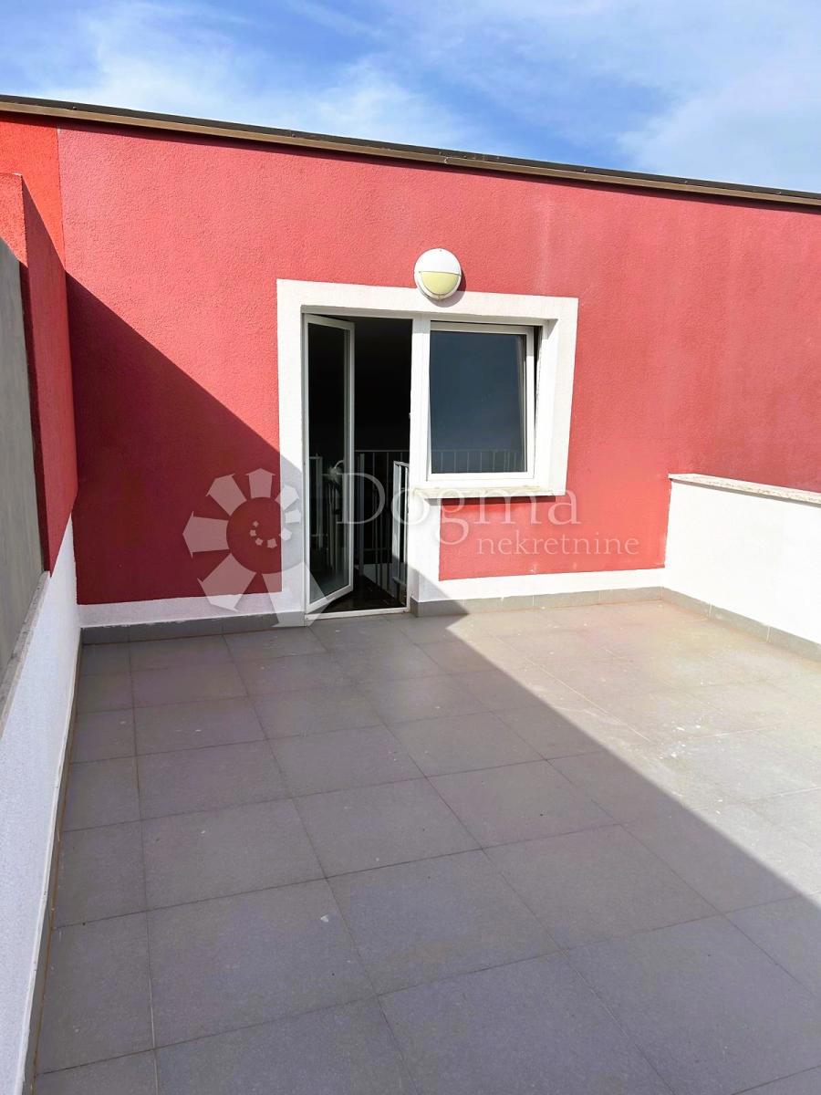 Stanovanje Mundanije, Rab, 75m2