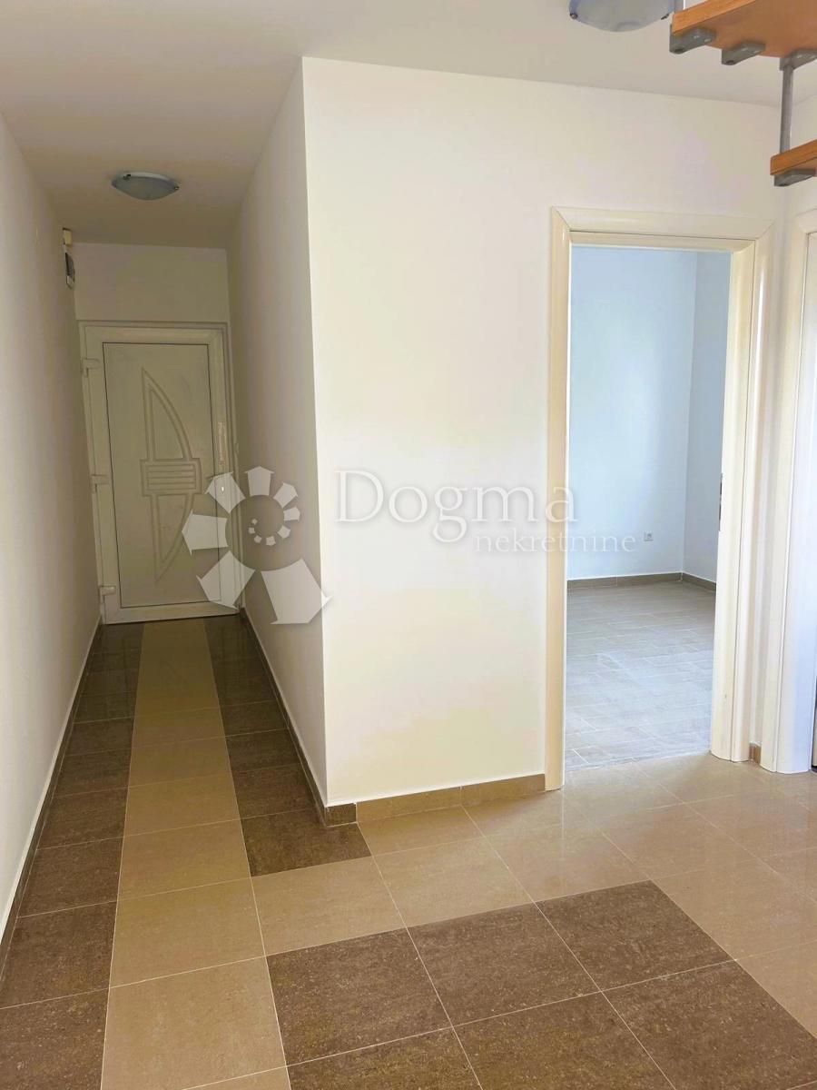 Stanovanje Mundanije, Rab, 75m2