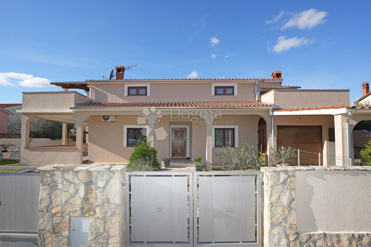 Hiša Loborika, Marčana, 220m2