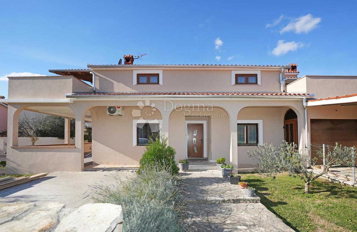 Hiša Loborika, Marčana, 220m2