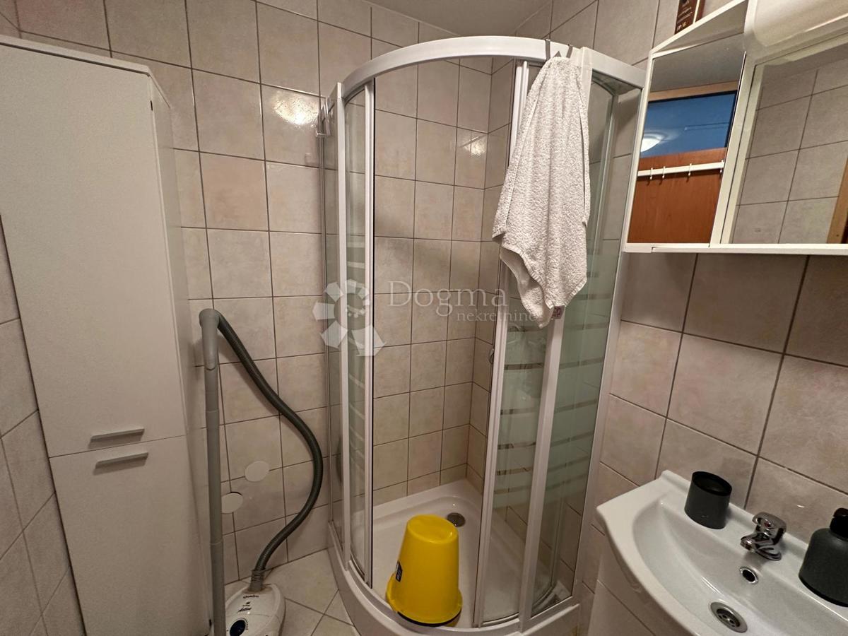 Apartma Karlobag, 75m2