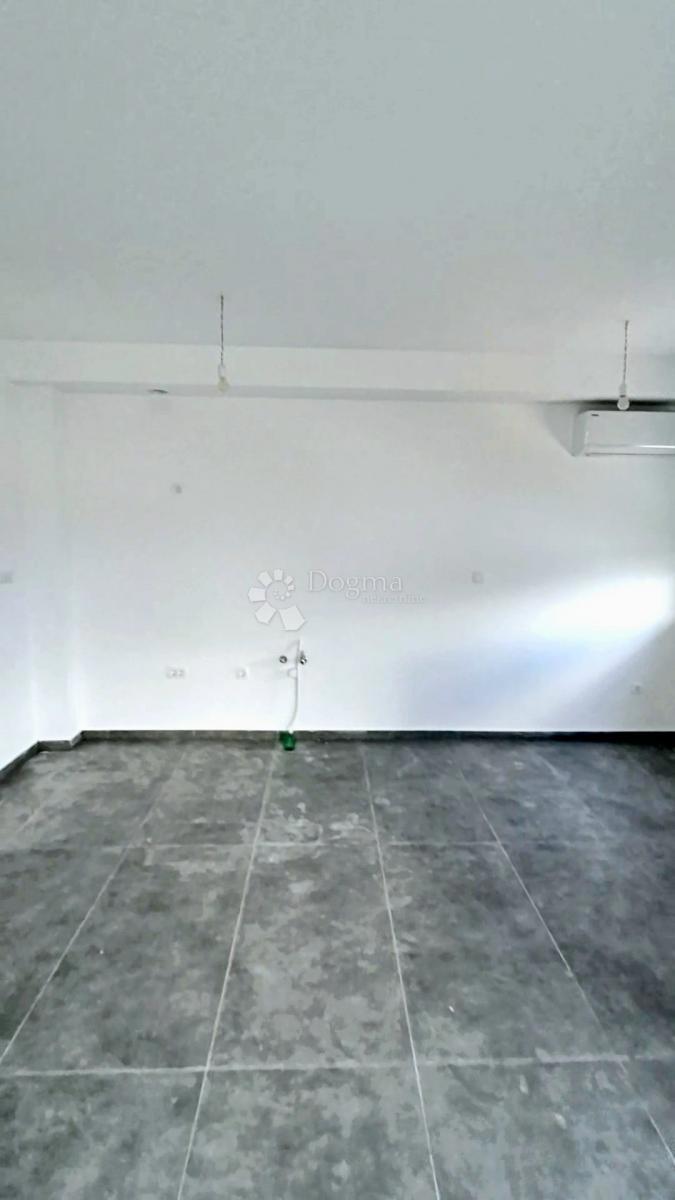 Stanovanje Okrug Gornji, Okrug, 60m2