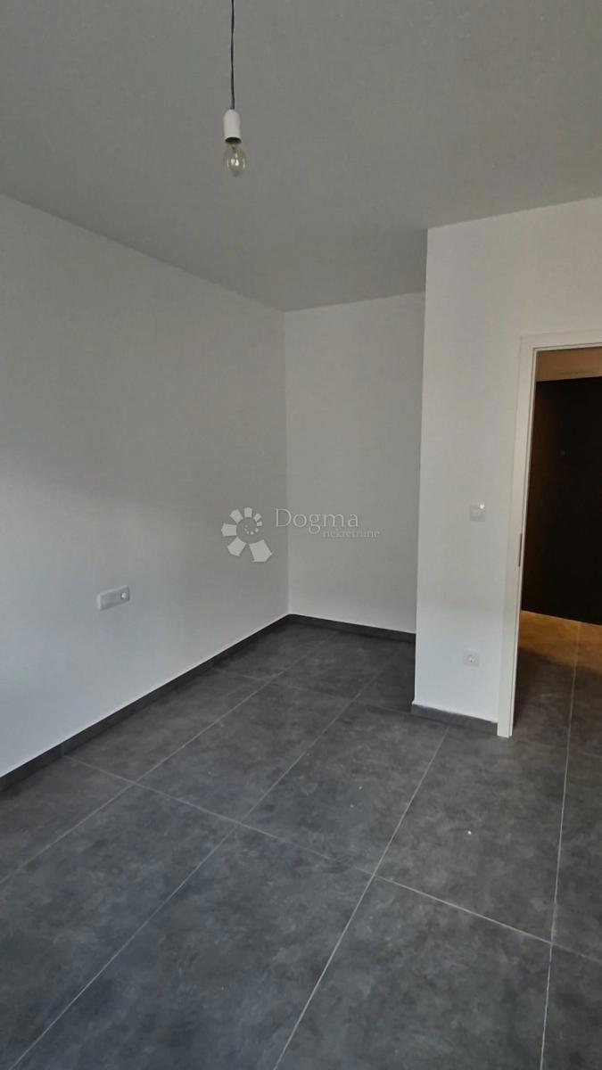Stanovanje Okrug Gornji, Okrug, 60m2