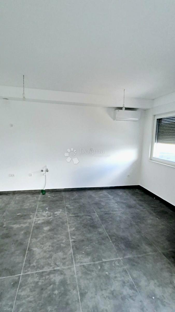 Stanovanje Okrug Gornji, Okrug, 60m2