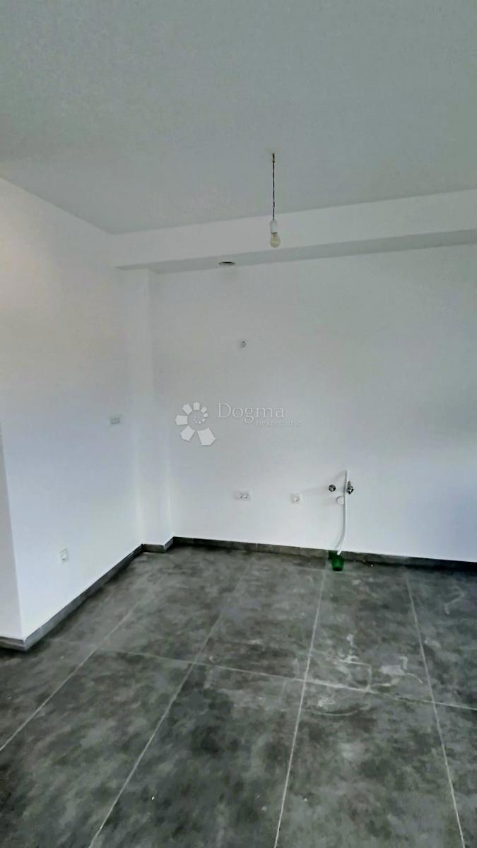 Stanovanje Okrug Gornji, Okrug, 60m2