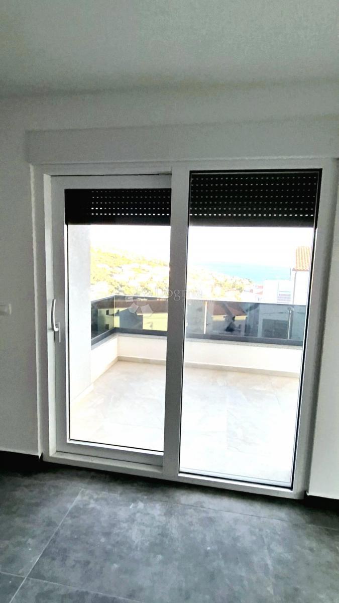 Stanovanje Okrug Gornji, Okrug, 60m2