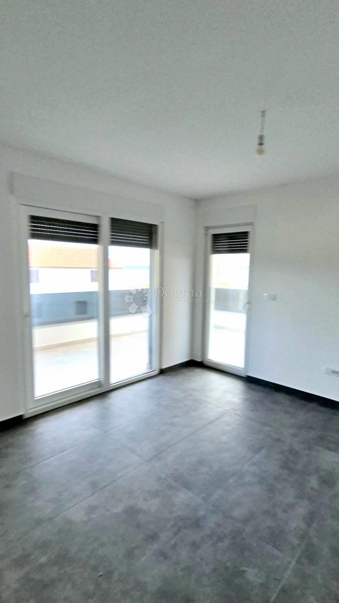 Stanovanje Okrug Gornji, Okrug, 60m2
