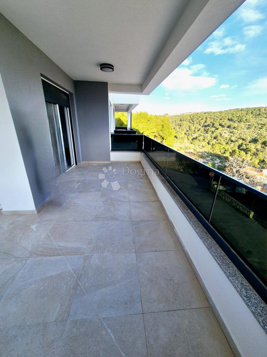Stanovanje Okrug Gornji, Okrug, 60m2