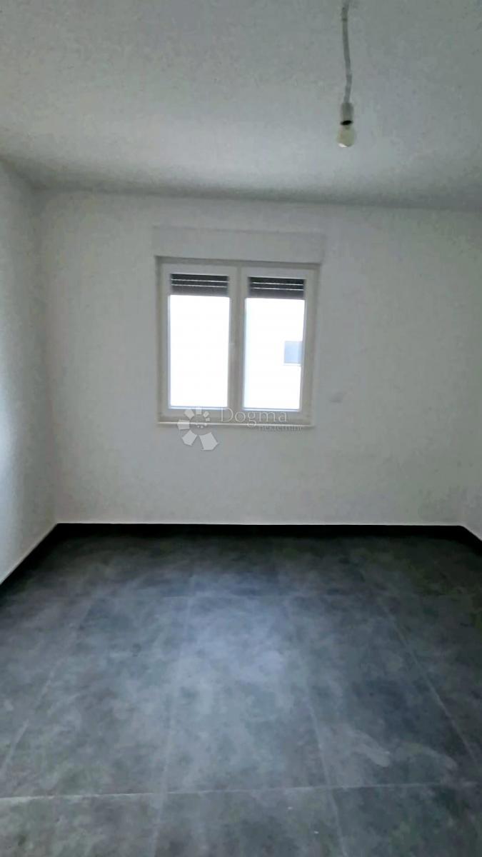 Stanovanje Okrug Gornji, Okrug, 60m2