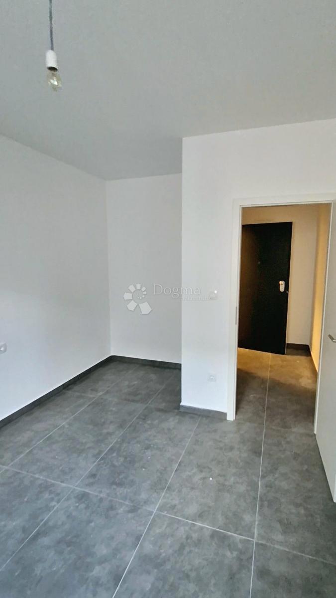 Stanovanje Okrug Gornji, Okrug, 60m2
