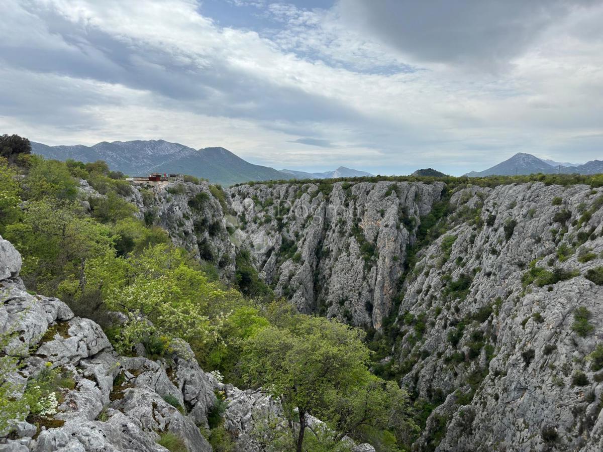 Zazidljivo zemljišče Žeževica, Šestanovac, 400m2
