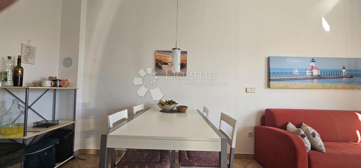 Mediteransko stanovanje v središču Premanture 