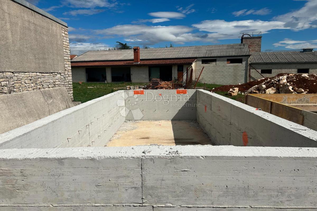 Zazidljivo zemljišče Kanfanar, 400m2