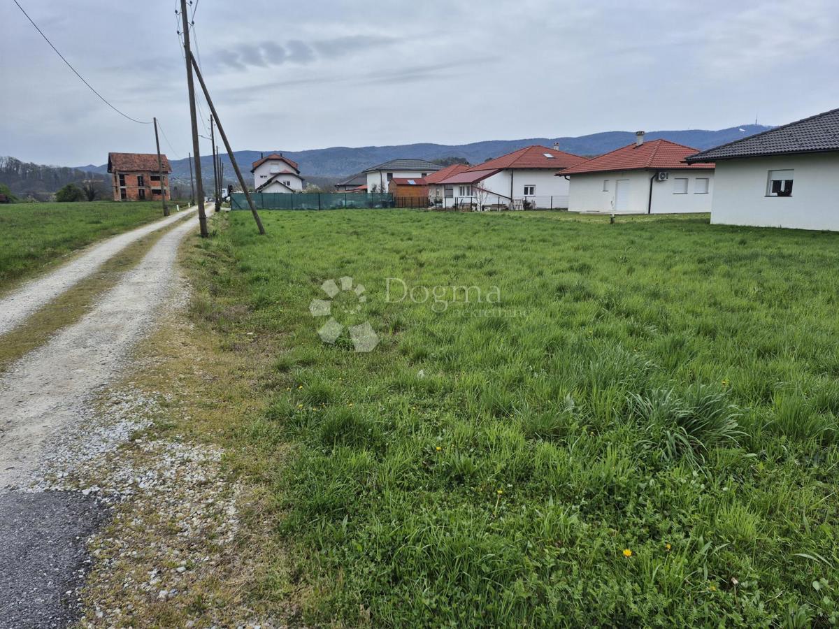 Zazidljivo zemljišče Oroslavje, 1.266m2