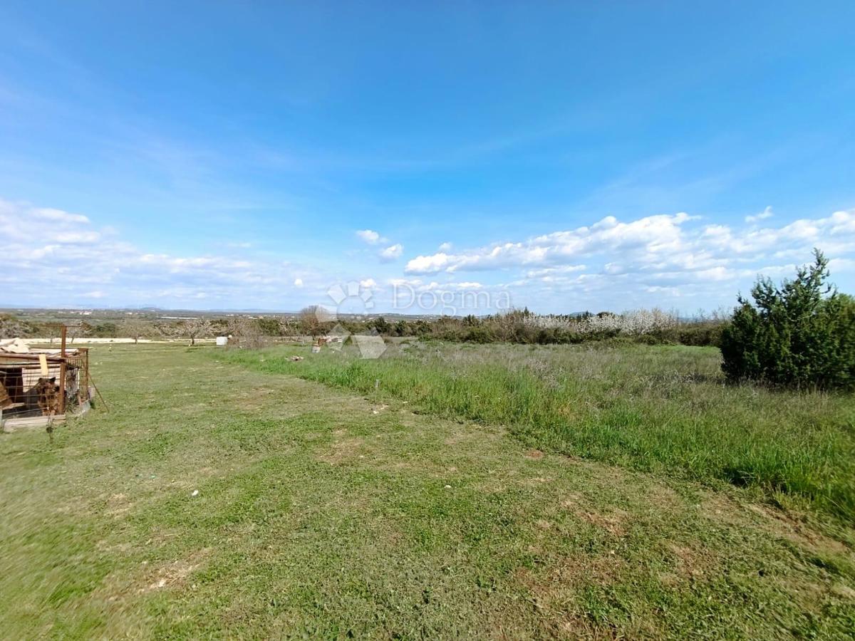 Zazidljivo zemljišče Donje Raštane, Sveti Filip I Jakov, 770m2