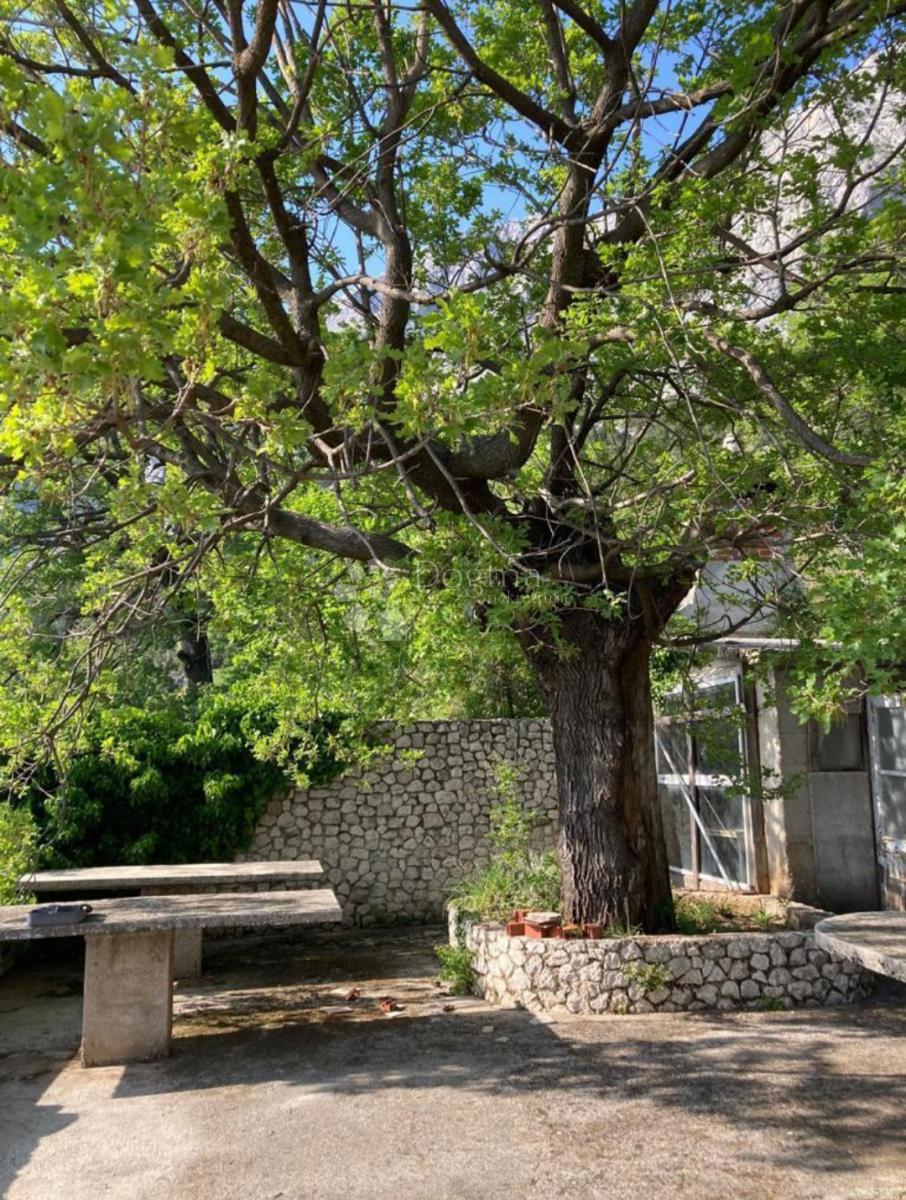 Zazidljivo zemljišče Bast, Baška Voda, 1.463m2