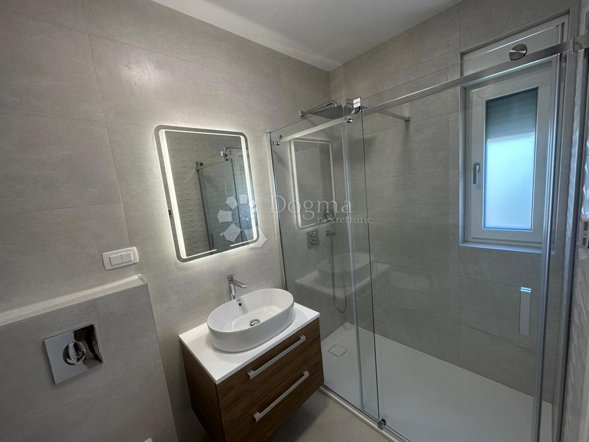 Apartma Novalja, 84,32m2