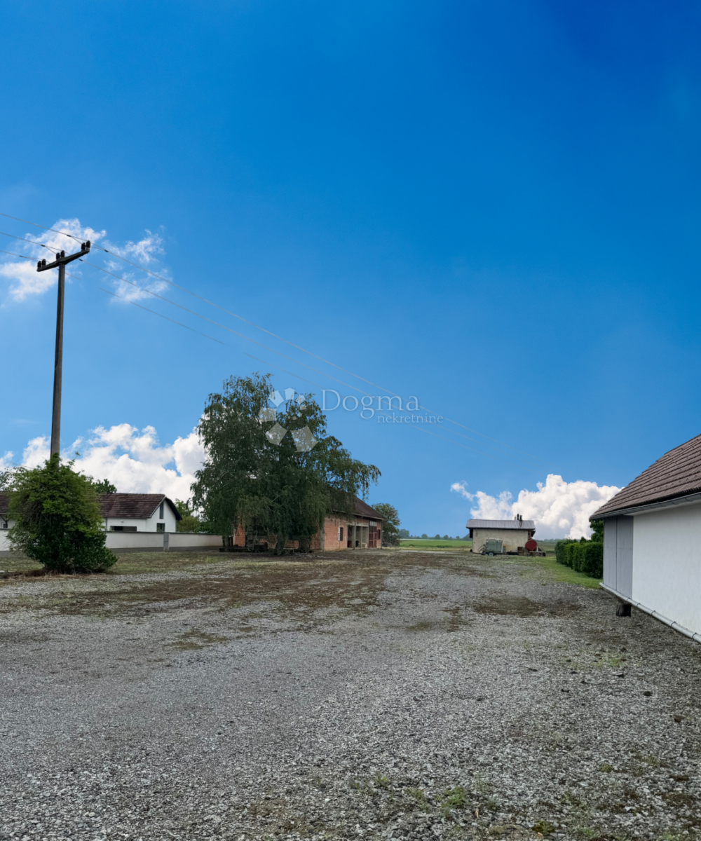 Hiša Suhopolje, 530m2