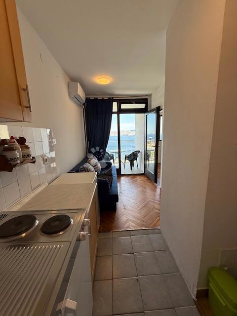ČUDOVITO APARTMA Z POGLEDOM NA MORJE - SENJ, V BLIŽINI PLAŽE!