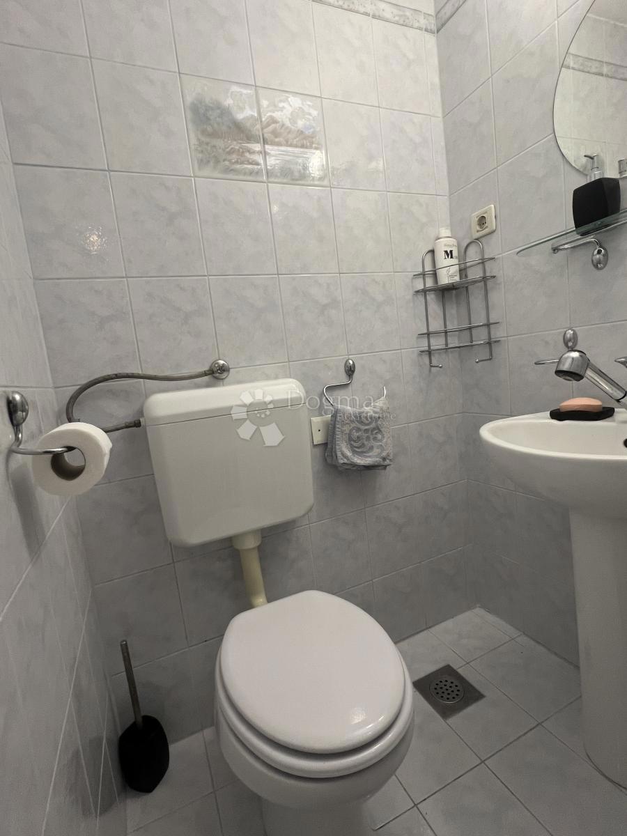 HIŠA V STAREM MESTNEM JEDRU Z POGLEDOM NA MORJE