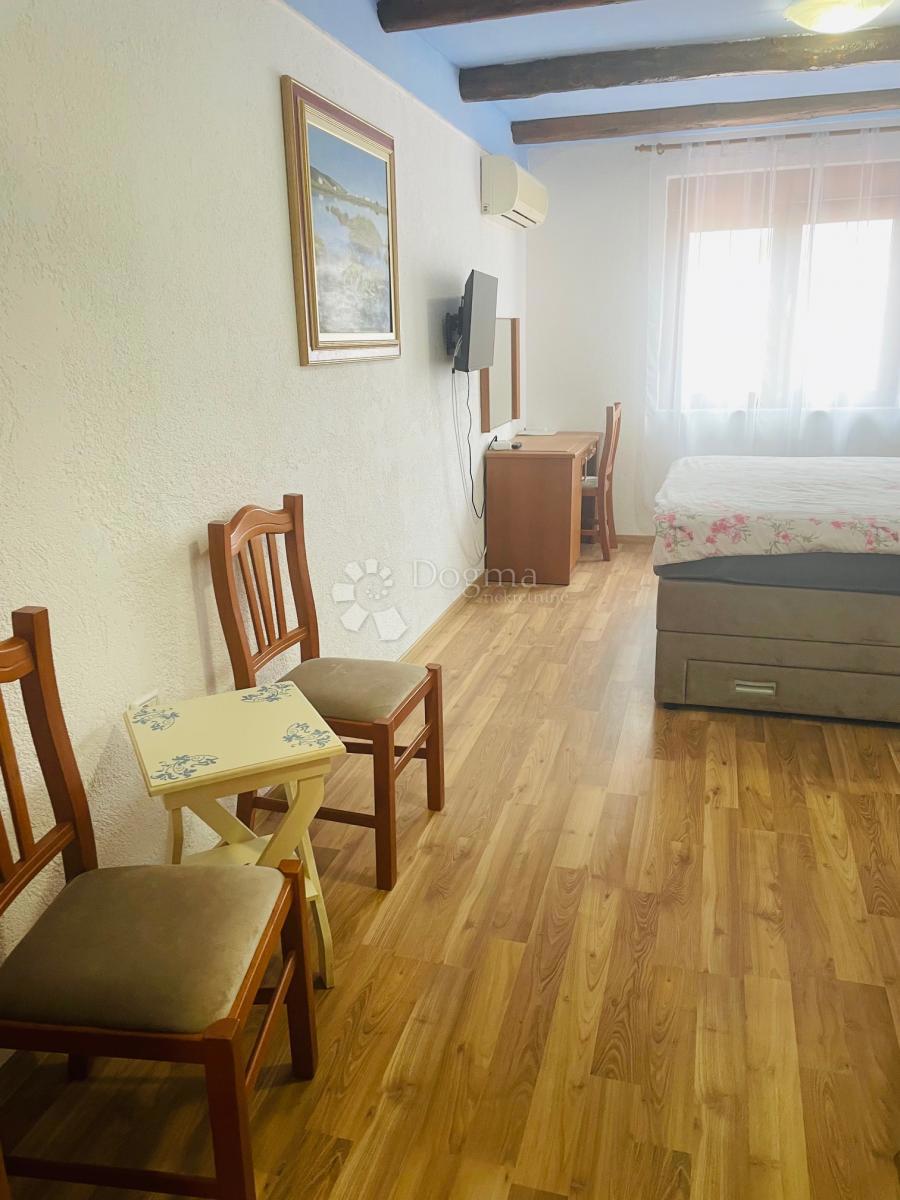 Hotel Buje, 1.229m2