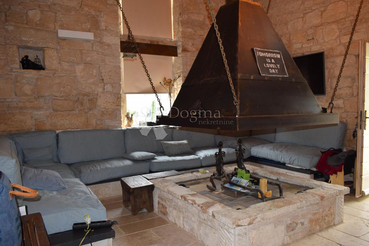 Hiša Kringa, Tinjan, 295m2