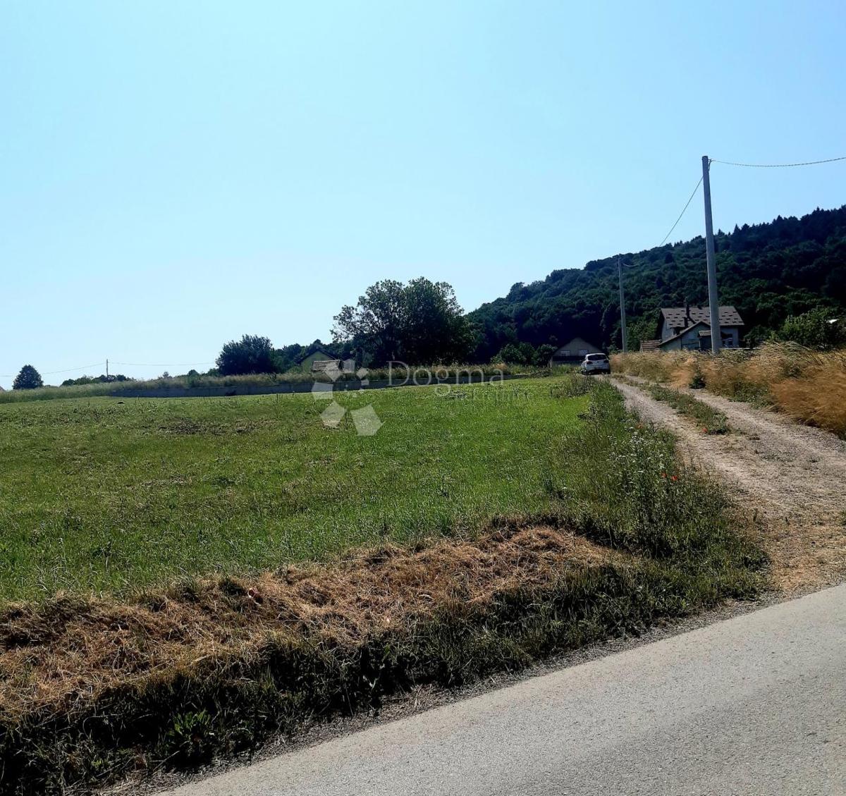 Zazidljivo zemljišče Ogulin, 2.042m2