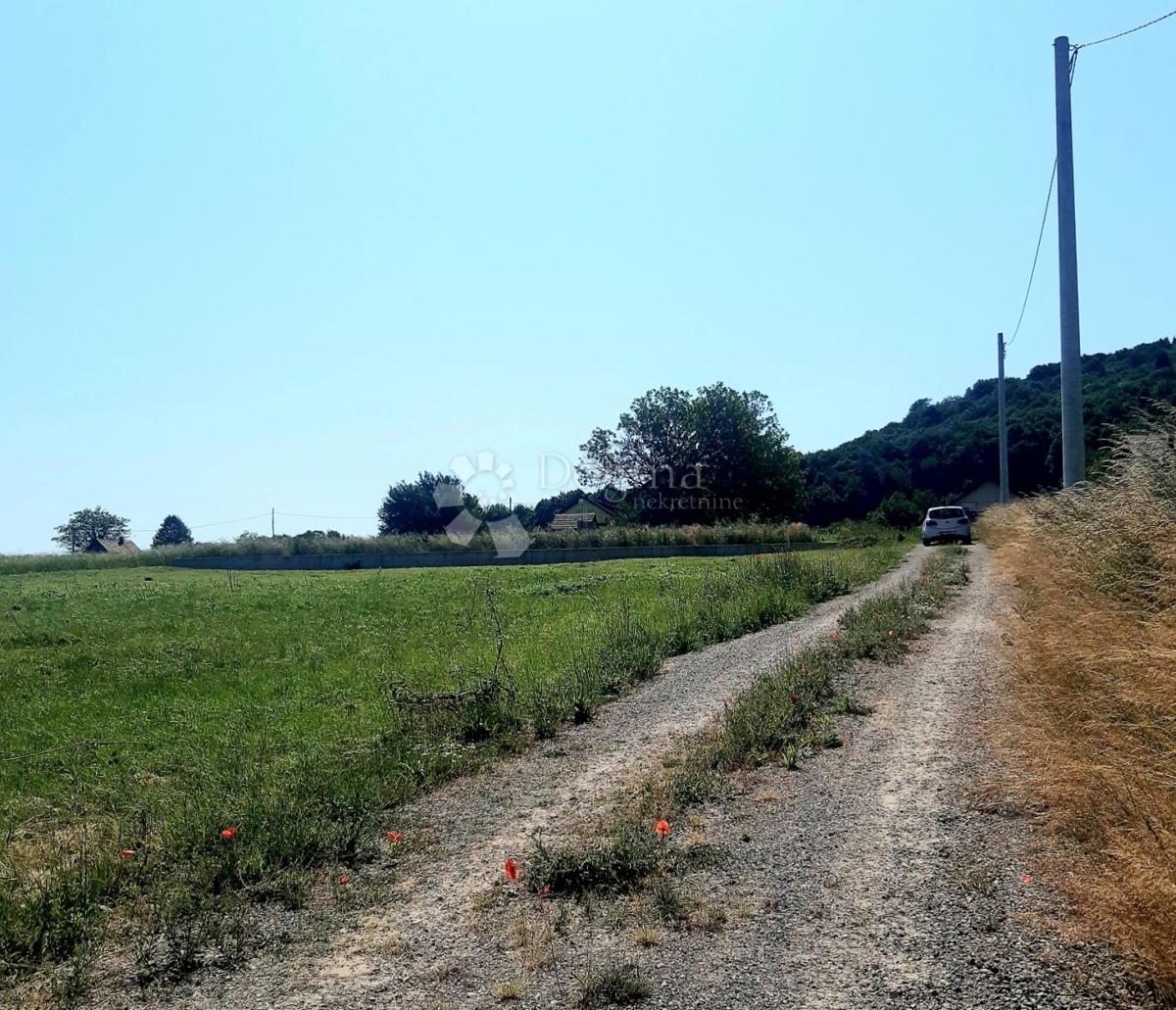 Zazidljivo zemljišče Ogulin, 2.042m2