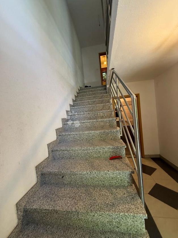Hiša Brušane, Gospić - Okolica, 200m2