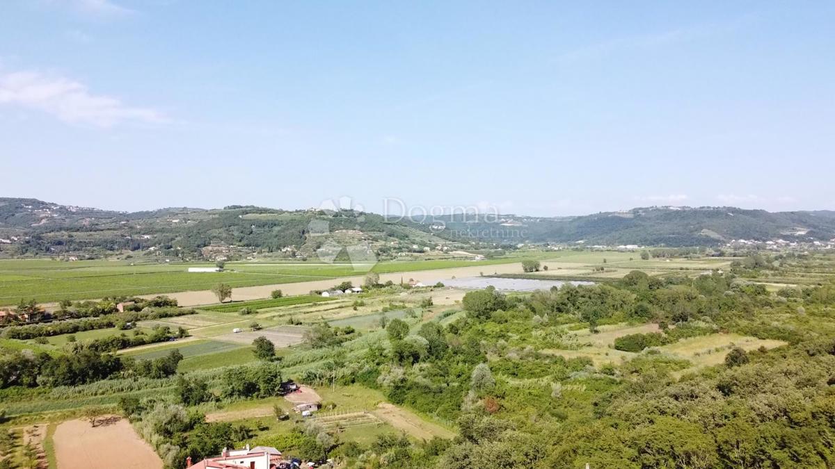 Zazidljivo zemljišče Buje, Buje, Buje, Istarska županija, 2.074m2