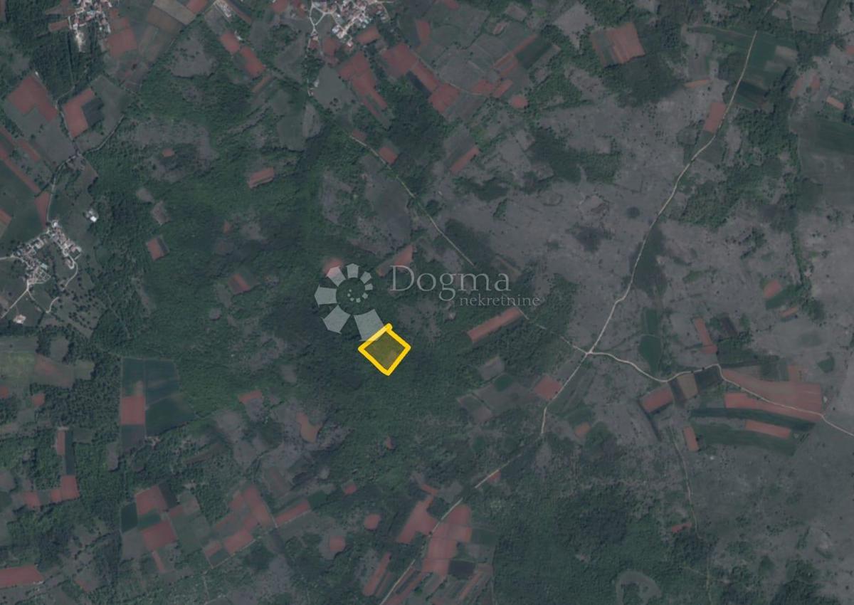 Kmetijsko zemljišče Karojba, 2.467m2
