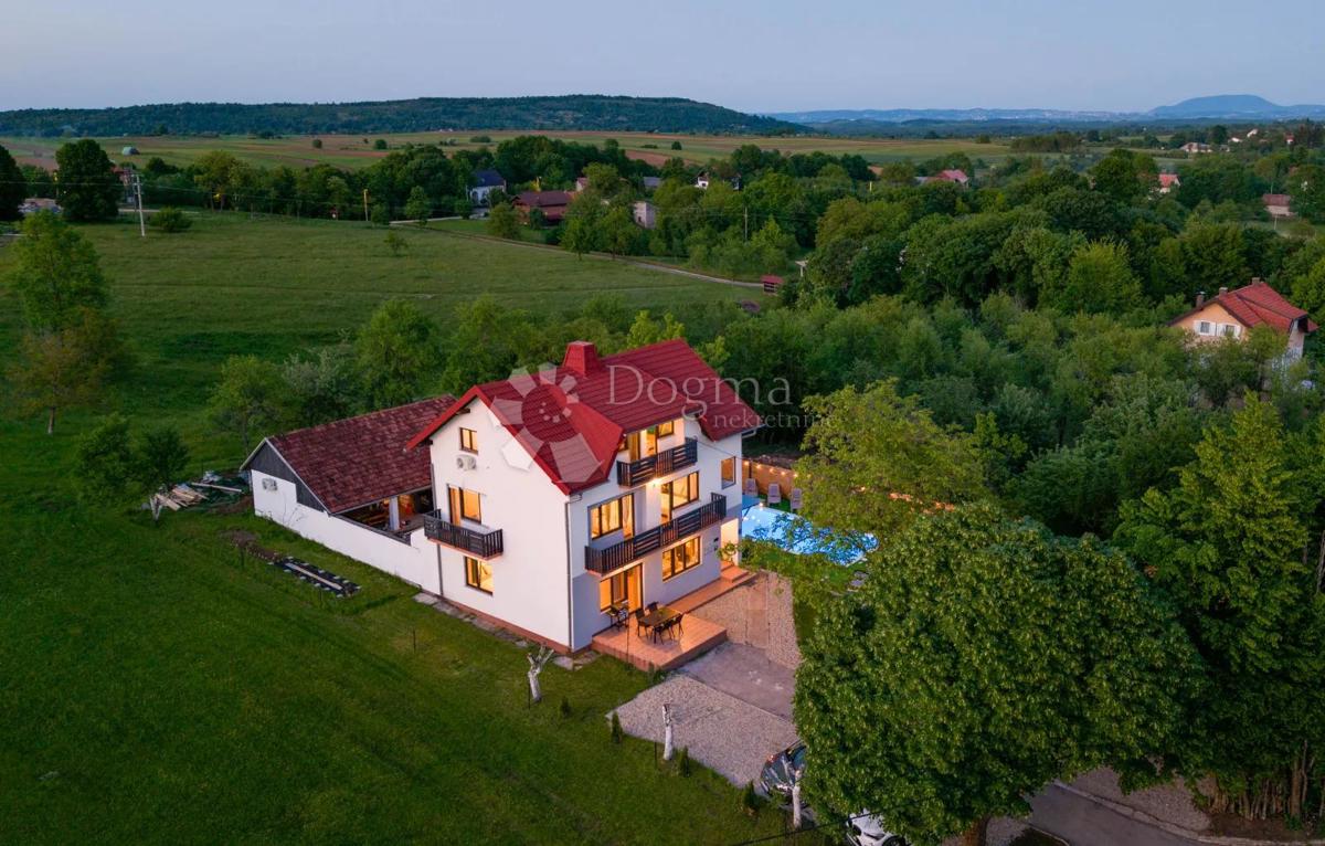 Hiša Drežnik Grad, Rakovica, 385m2