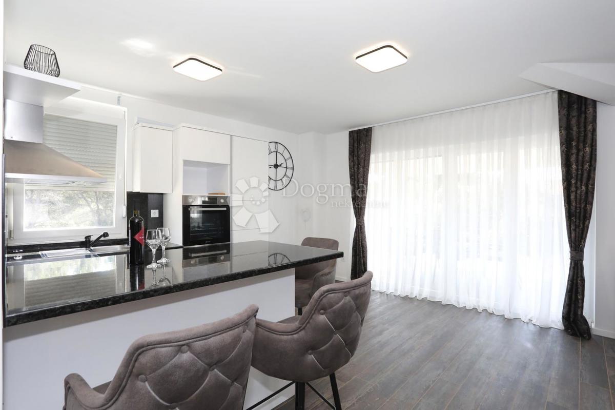 Hiša Pirovac, 200m2