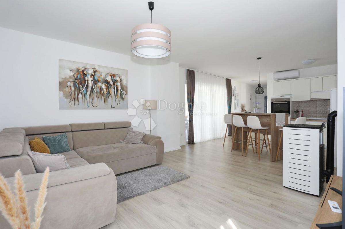 Hiša Pirovac, 200m2
