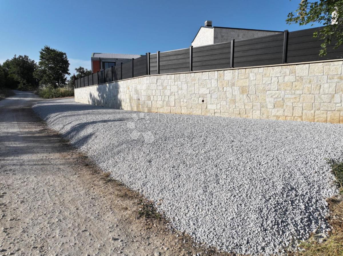 ČUDOVITA MODERNA VILA V OKOLICI POREČA