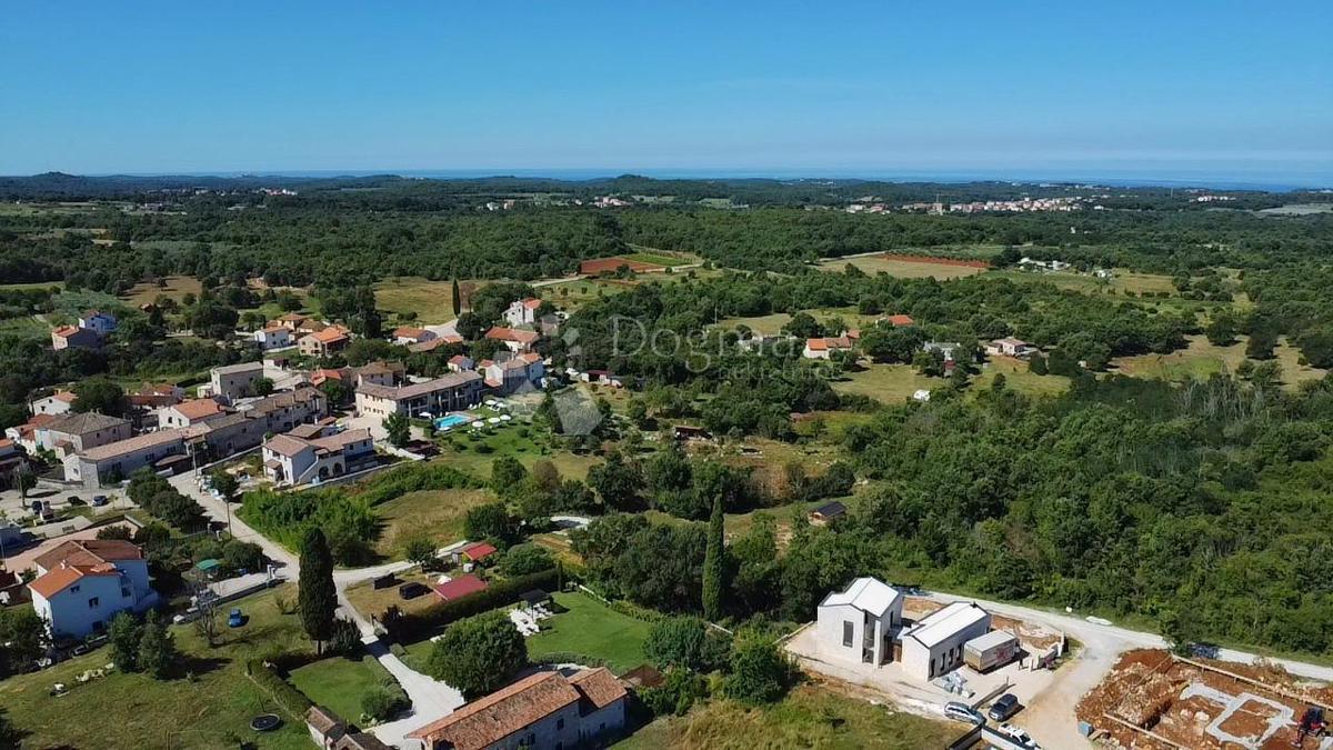 ČUDOVITA MODERNA VILA V OKOLICI POREČA